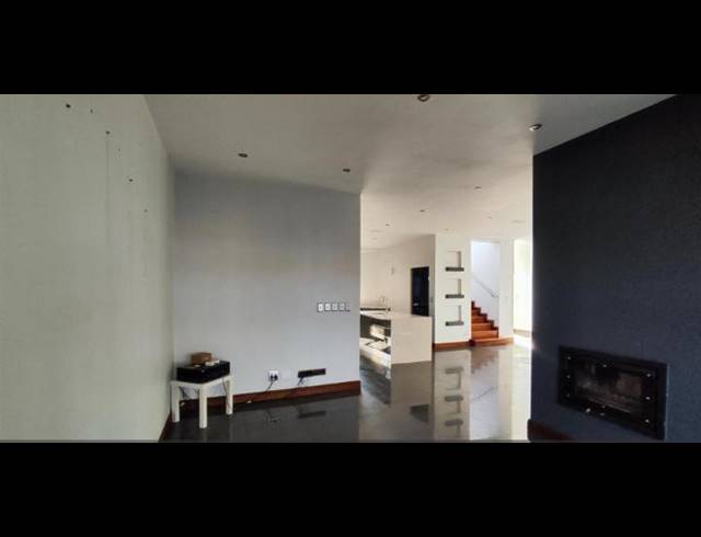 5 BEDROOM HOUSE FOR SALE IN GLEN ERASMIA